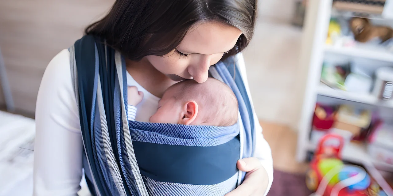 Babywearing: Un Ponte tra Scienza e Cura Genitoriale