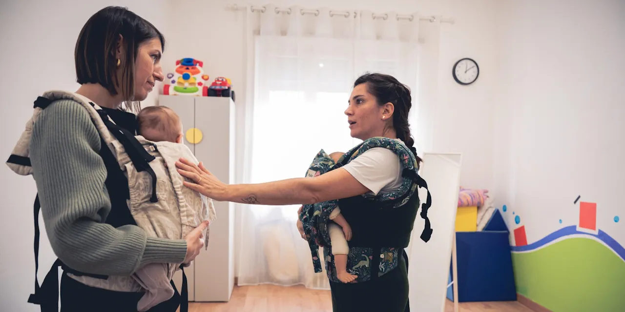 Crescere è una danza condivisa: cosa succede davvero quando prendiamo in braccio un bambino